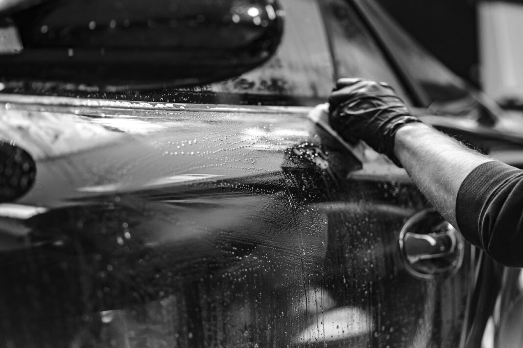 carro envolvido num acidente, limpeza ao carro