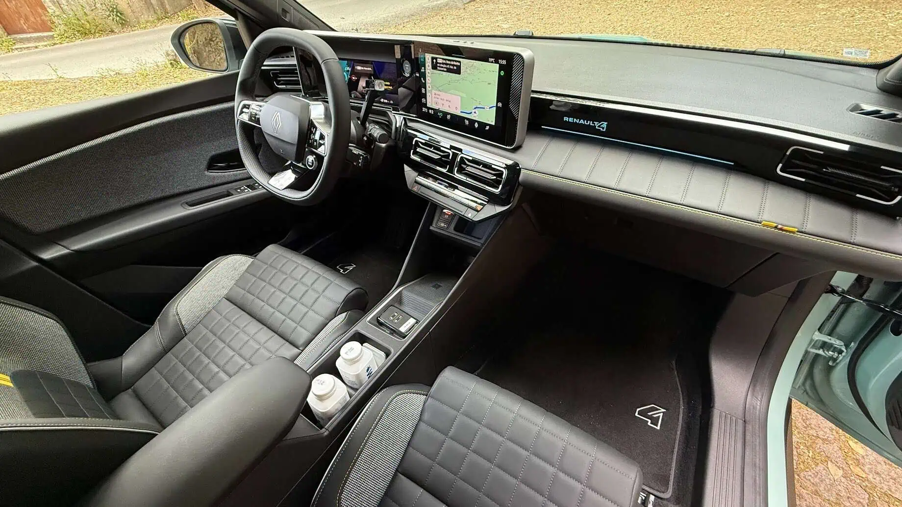 renault 4 elétrico: É um renault 5 maior? mais ou menos! renault 4 elétrico: É um renault 5 maior? mais ou menos!