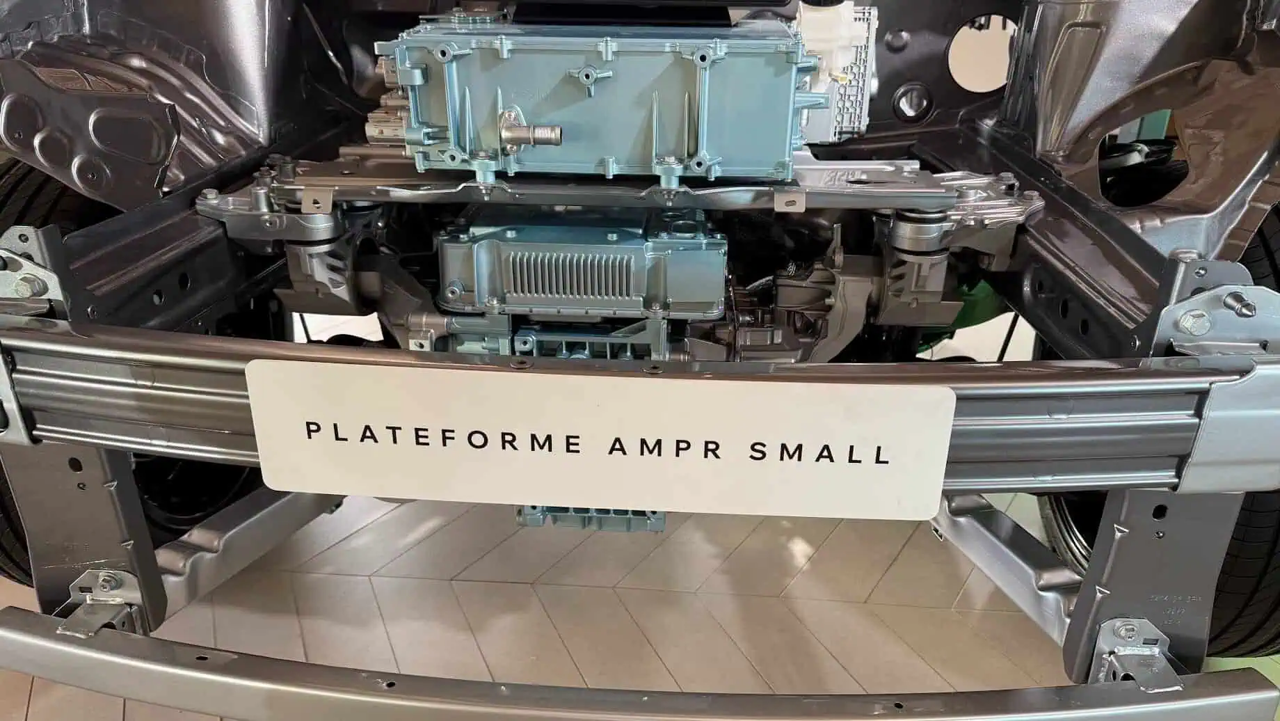 renault 4 elétrico: É um renault 5 maior? mais ou menos! renault 4 elétrico: É um renault 5 maior? mais ou menos!